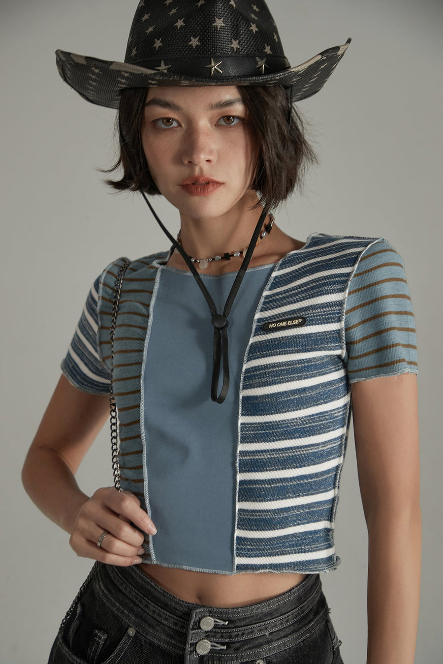 CHUU Contrast Striped Slim Cropped T-Shirt