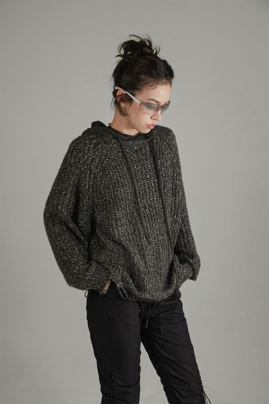 CHUU Loose Fit Raglan Knit Distressed Sweater