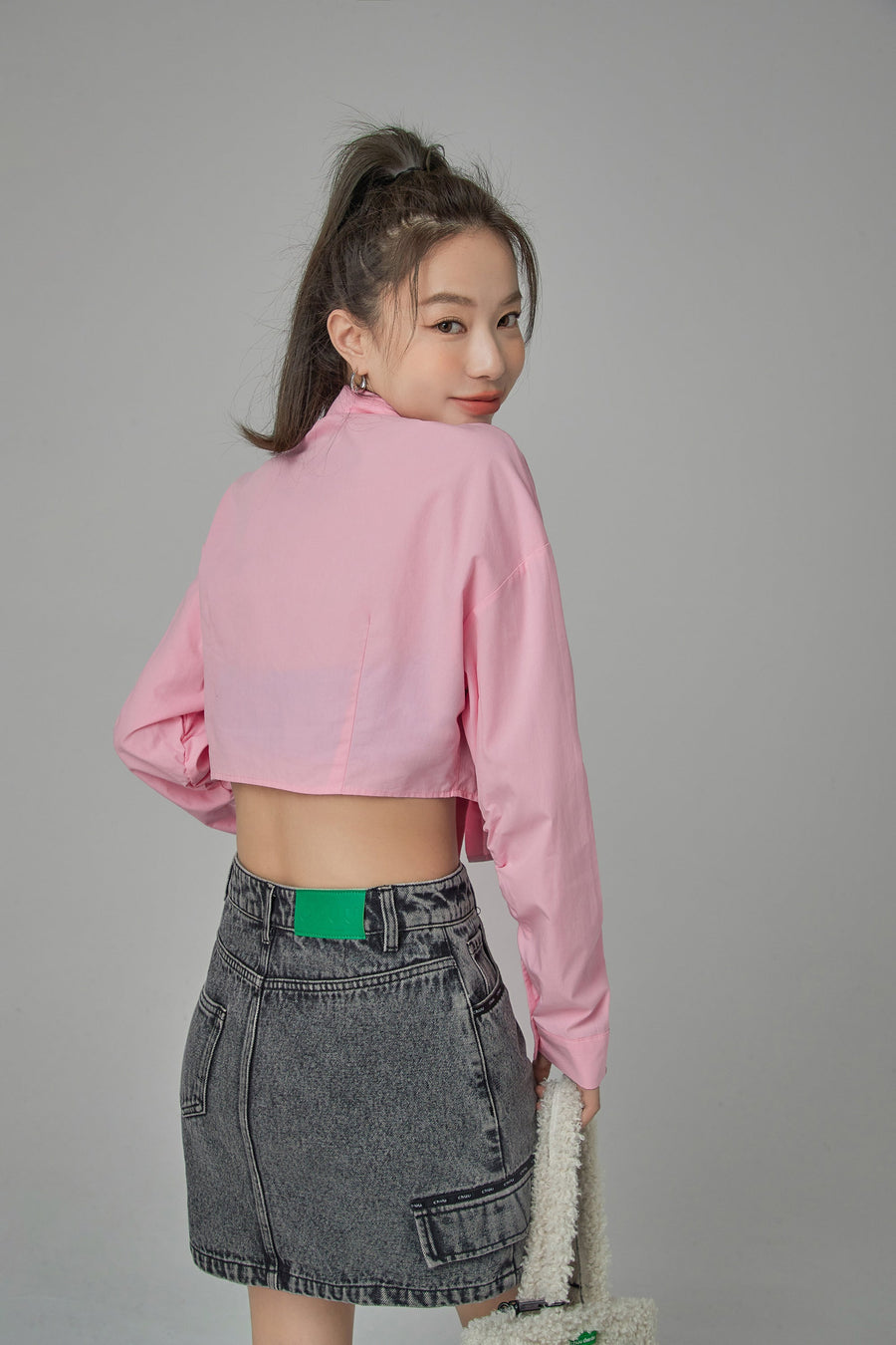 CHUU I Should Have Known Cropped Shirt