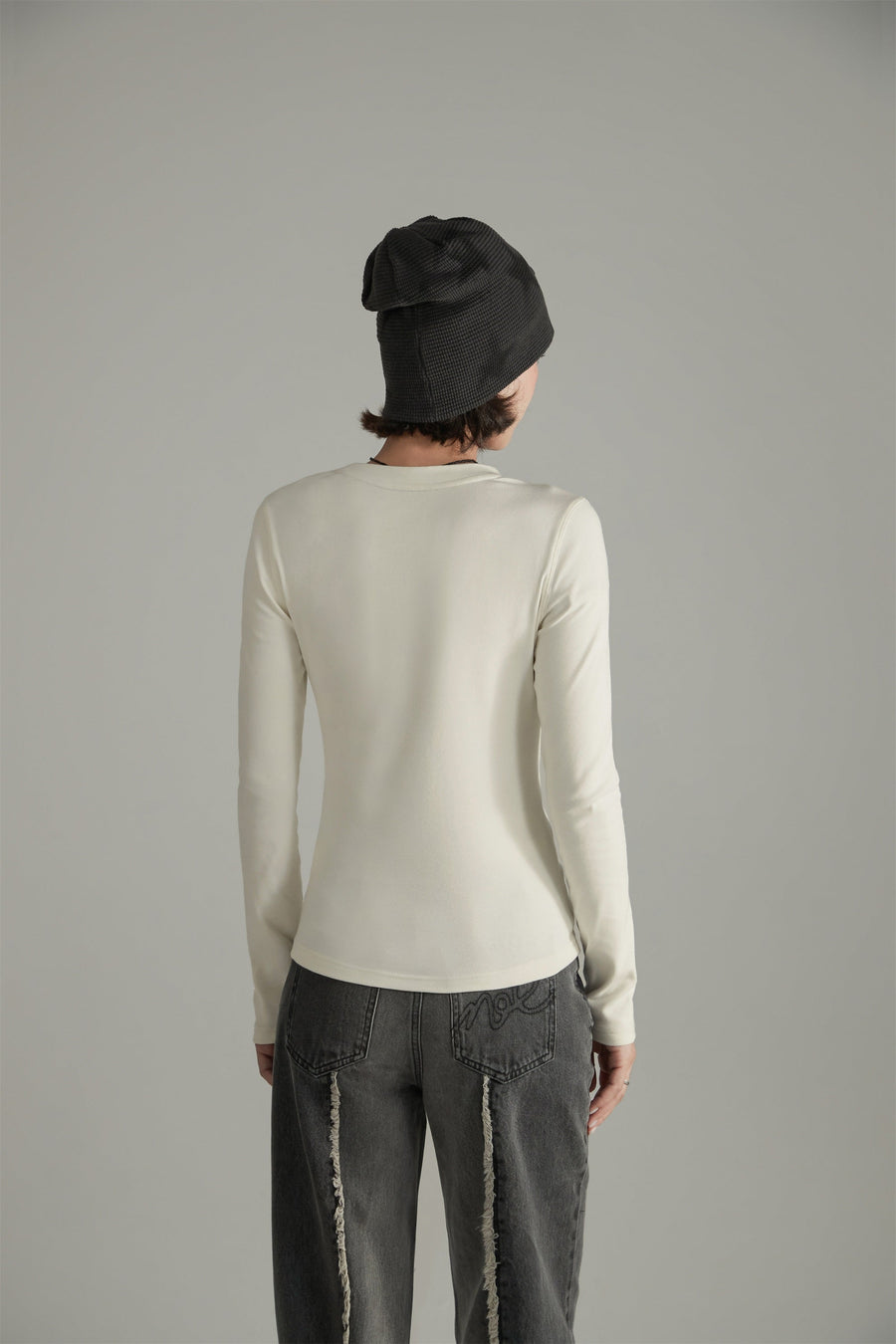 CHUU Layered Open Shoulder Simple T-Shirt