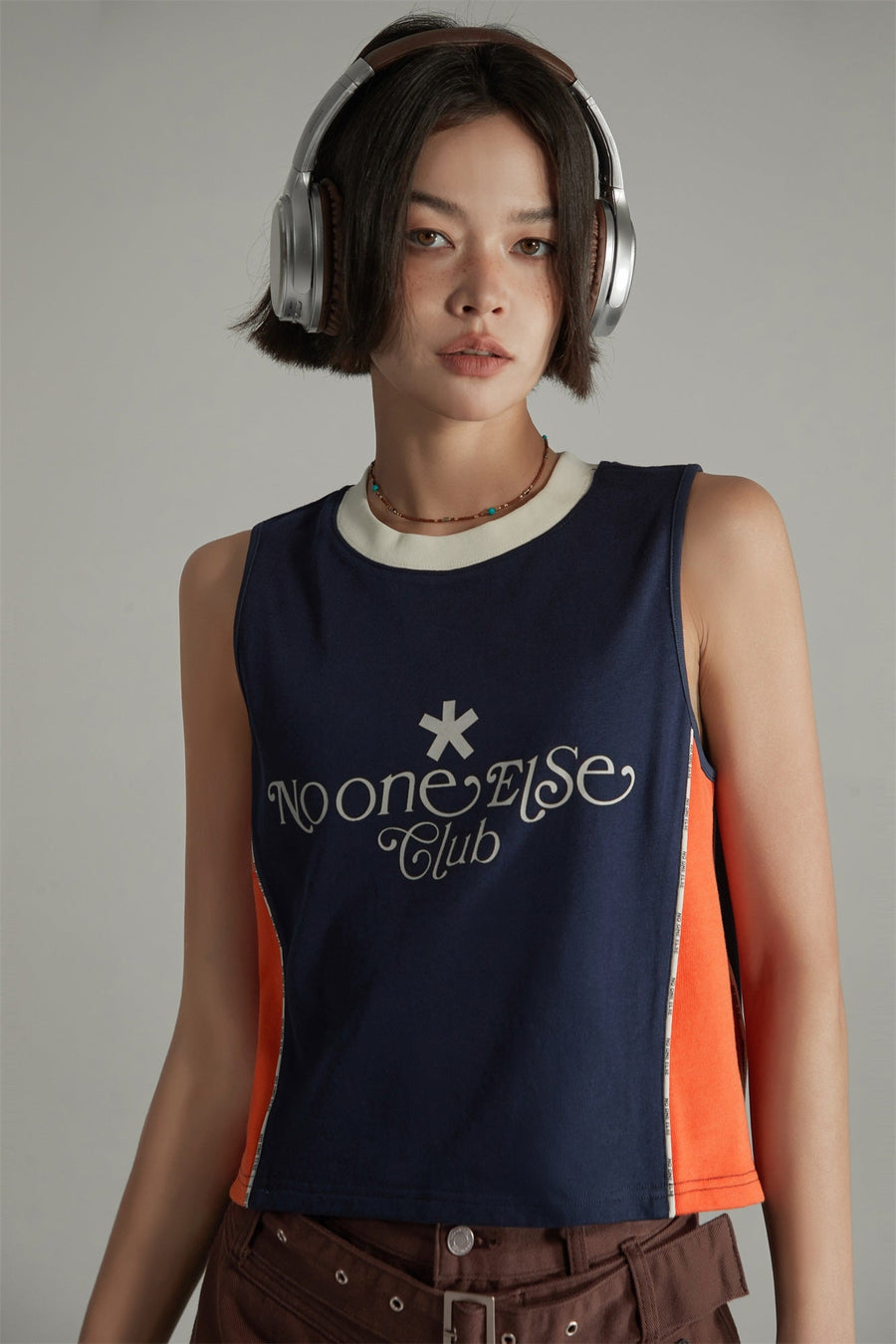 CHUU Noe Club Two Toned Sleeveless T-Shirt