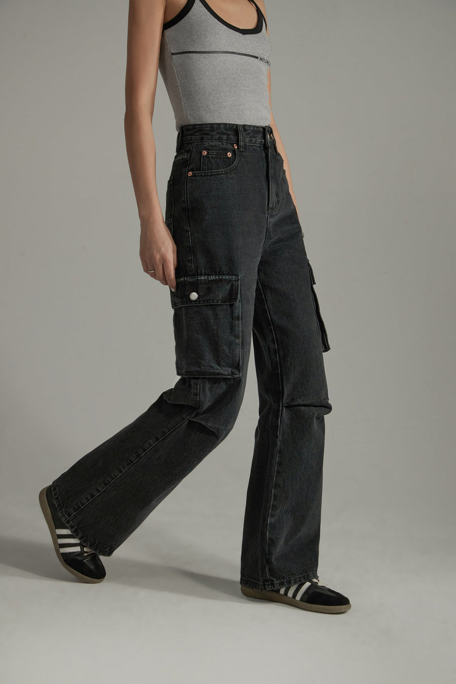 CHUU Multi-Pocket Wide Denim Jeans