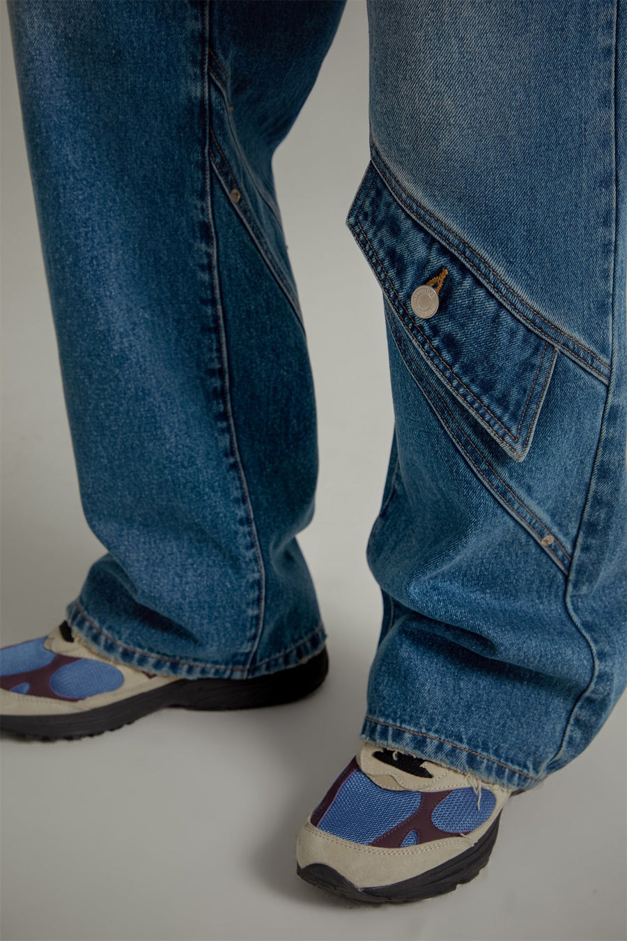 CHUU Knee Pocket Washed Wide Straight Jeans
