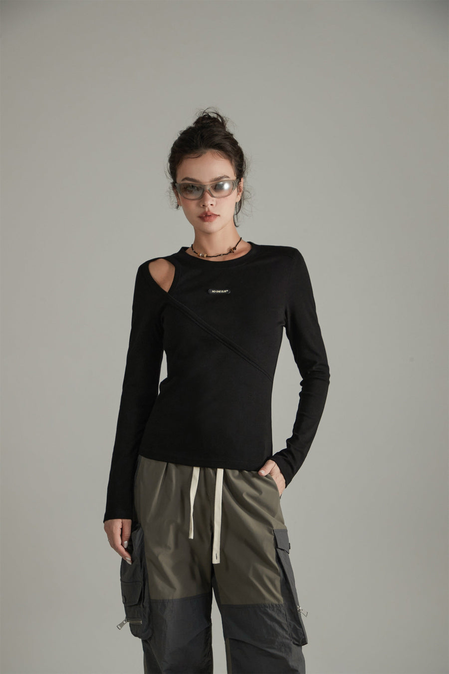 CHUU Layered Open Shoulder Simple T-Shirt