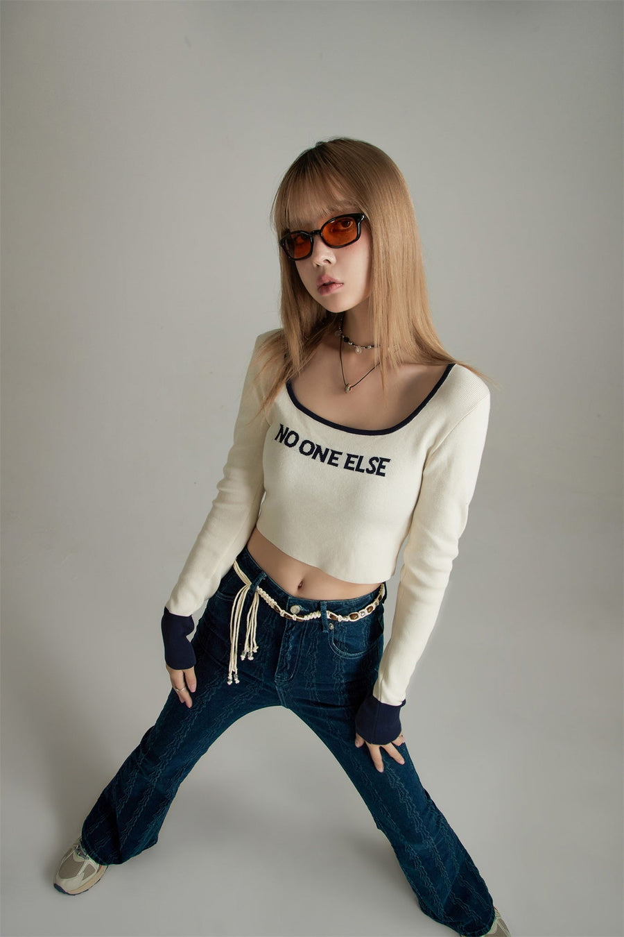 CHUU Round Neck Lettering Long Sleeve Crop Knit Top